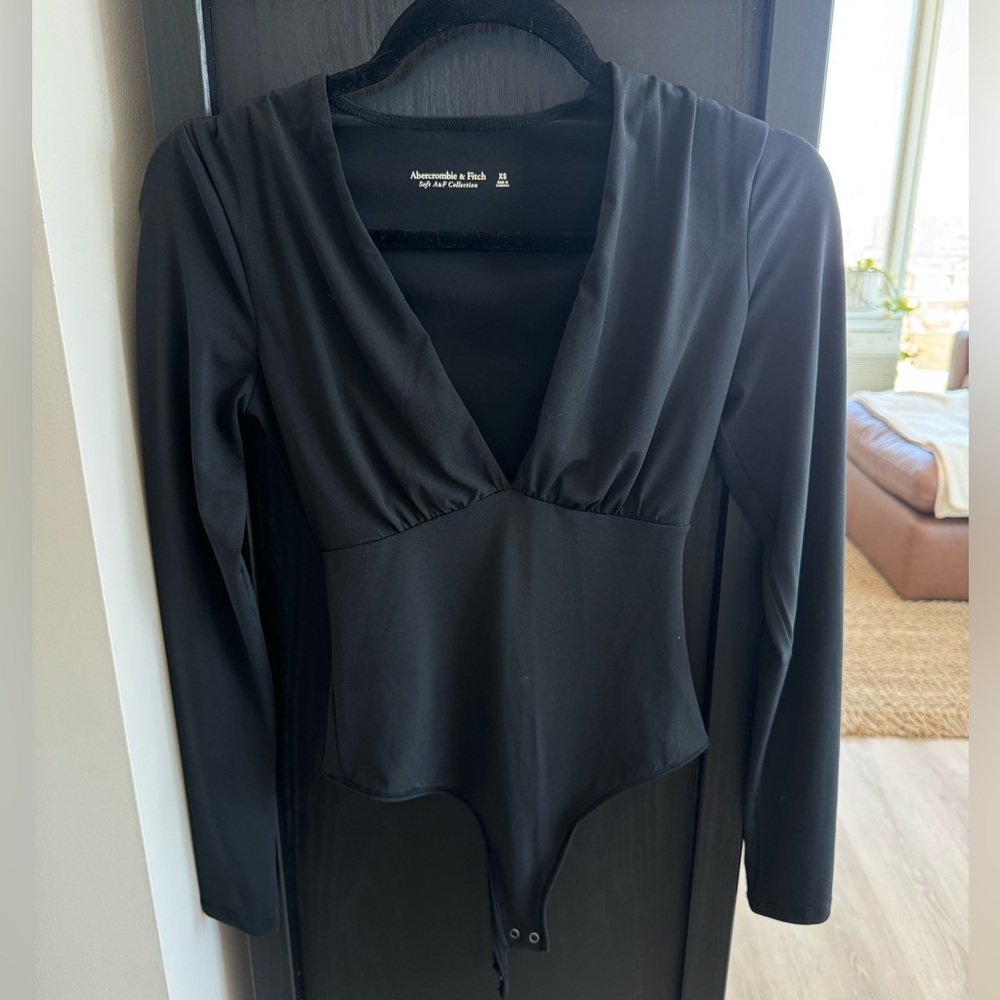 Abercrombie black body suit XS